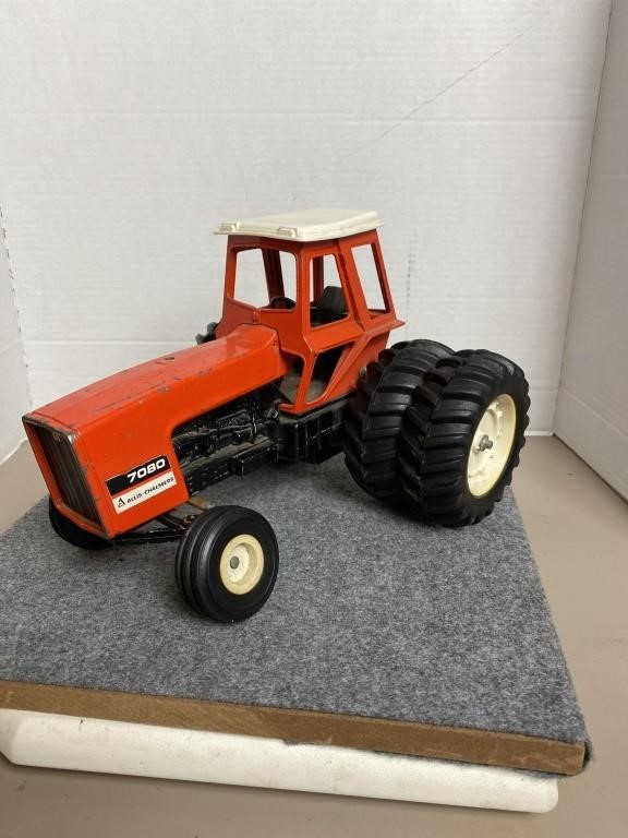 Pedal & Toy Tractor Auction - R. Gardner Collection