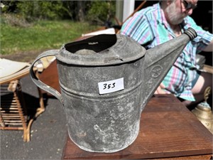 VTG WATERING CAN