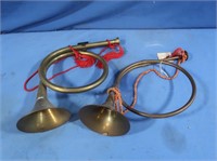 2 Decorative Horns