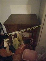 Singer sewing machine with cabinet