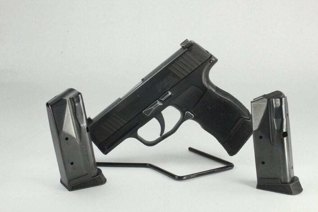 SIG SAUER P365 9 MM COMPACT 3 MAGS