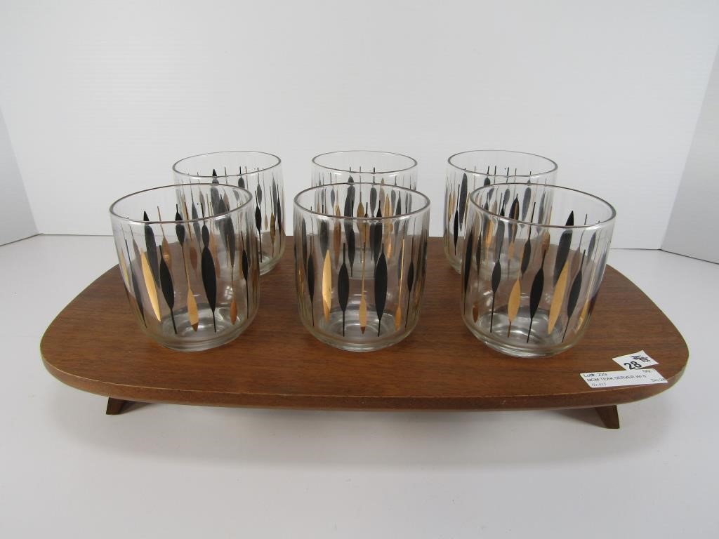 MCM TEAK SERVER W/ 6 TUMBLERS