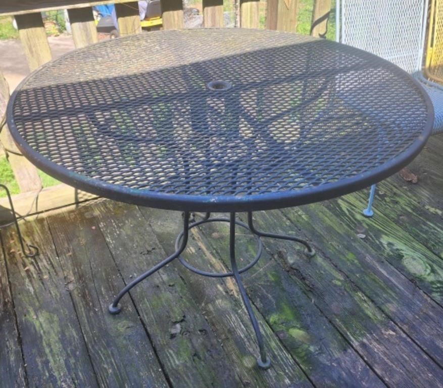 41x29 round metal table