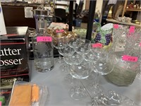 LOT OF 8 WINE GLASSES & DECANTER