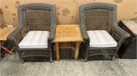 2 PATIO CHAIRS & LOG SIDE TABLE