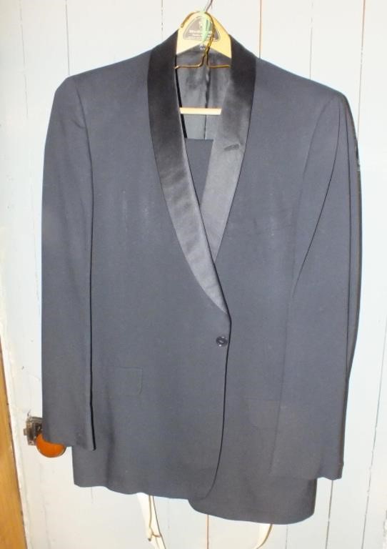 AFTER SIX VINTAGE TUXEDO WITH ACCESSORIES