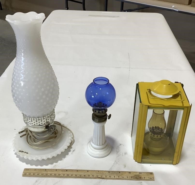 2 oil lamps - 1 electric oil lamp - works