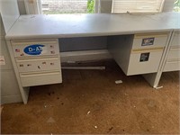 Nice metal desk with drawers both sides