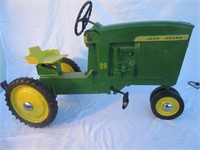 Ertl John Deere Mo. D-65 Pedal Tractor,