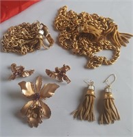 Necklace, bracelet & earrings & brooch & earring