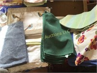 many assorted placemats nice lot