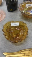 Decorative leaf glass bowl