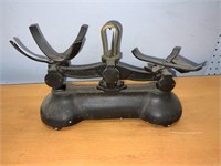 ANTIQUE FRENCH CAST IRON SCALE
