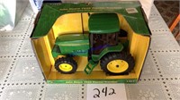 John Deere 7610, 1/16 scale tractor in box