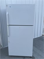 GE Refrigerator very clean working all the way