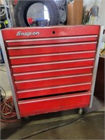 Snap-On Tool Box w/8 Drawers on Caster Wheels