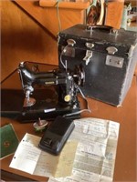 Working Singer 221-1 featherweight sewing machine