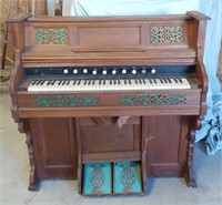 Chicago Cottage Organ Co. built in late 1800.