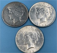 3 Peace dollars: 1922 x2, 1922 D       (33)