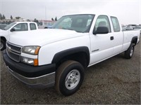 2005 Chevrolet 2500 Extra Cab Pickup Truck