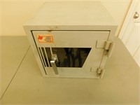 Metal floor safe no key