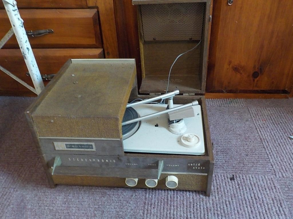 Vintage elecgtrone stereophonic record player UP