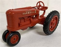 1/16 IH McCormick Farmall Plastic Tractor