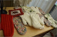 Box of Pot Holders & Oven Mitts