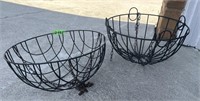 2 Metal hanging baskets