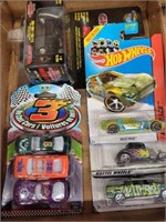 TRAY OF HOT WHEELS, MISC DIE CAST