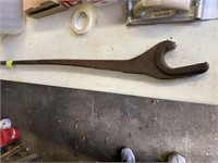 64" Long Handle Special Tool - Wrench