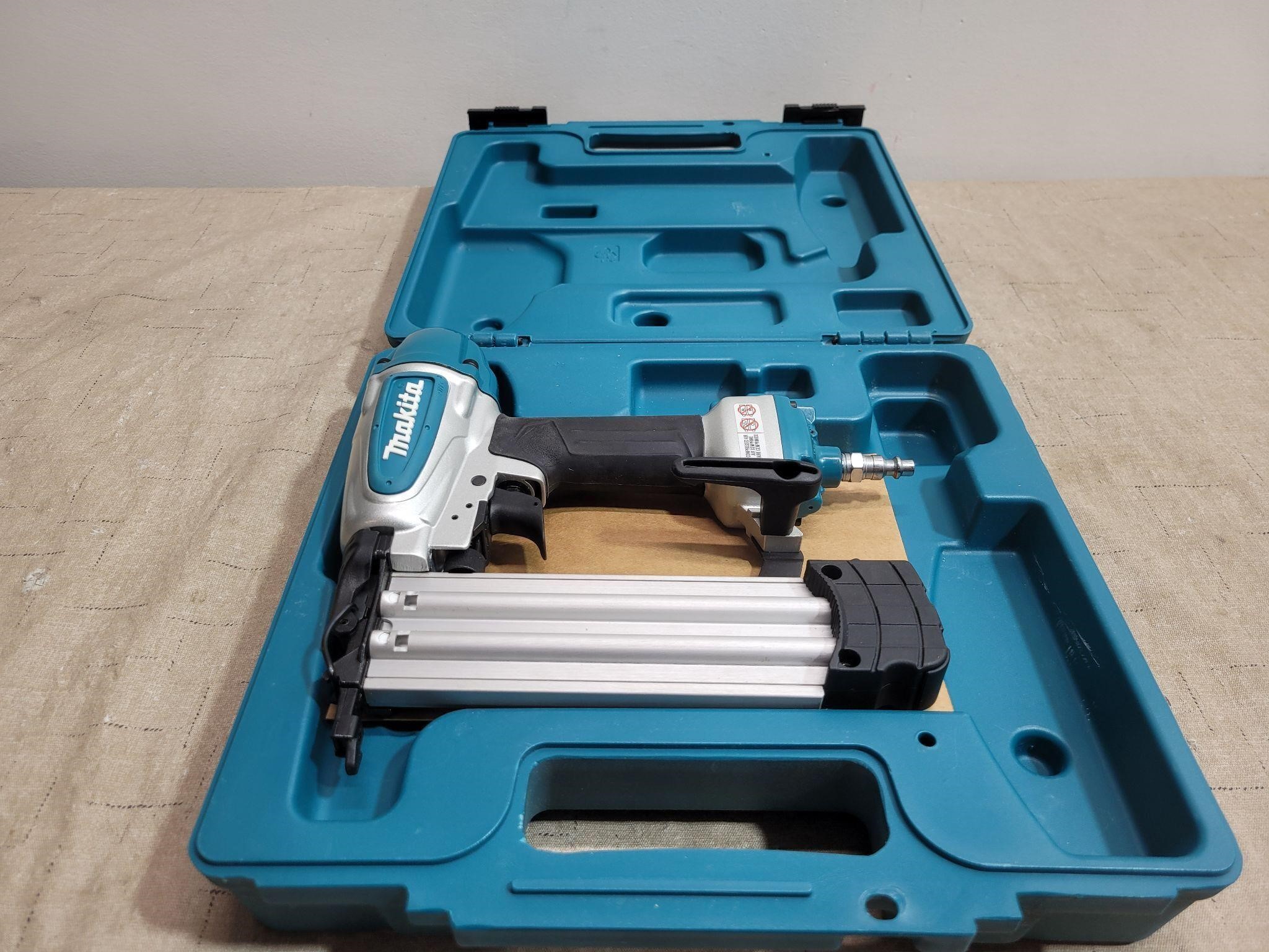 Makita Like New Nailer/Stapler