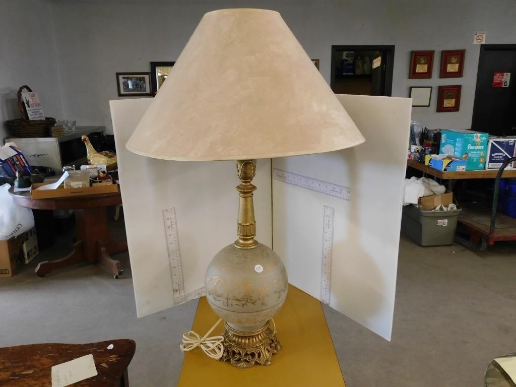 ANTIQUES, FURNITURE AND VINTAGE COLLECTIBLES