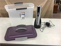 Later electric wine opener with charger and tote