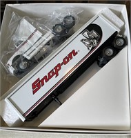 Snap-on Wincross tractor trailer