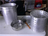 deep fry pot and tray, scooper, lid