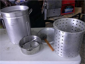 deep fry pot and tray, scooper, lid