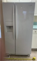 Whirlpool Frig/Freezer w ice machine and water