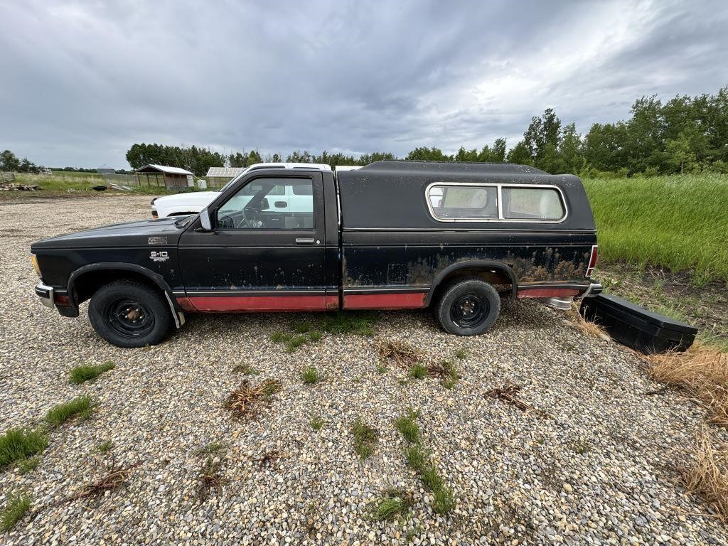 1984 Chevy Sports Pick up - Runs