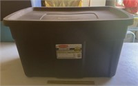 RUBBERMAID TOTE W/LID