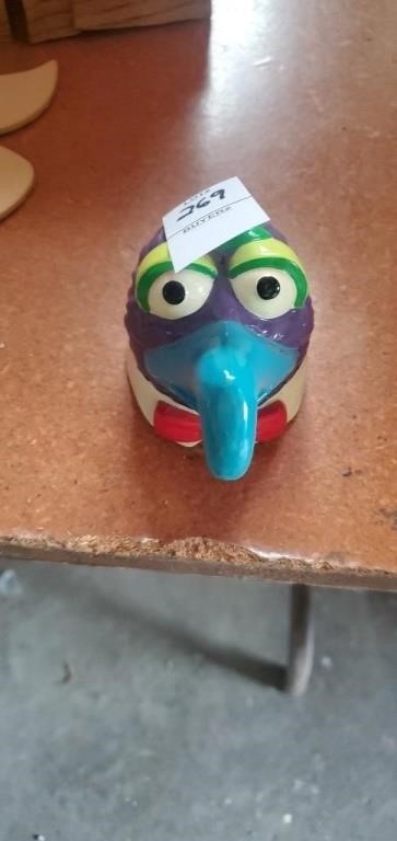 Gonzo head statue