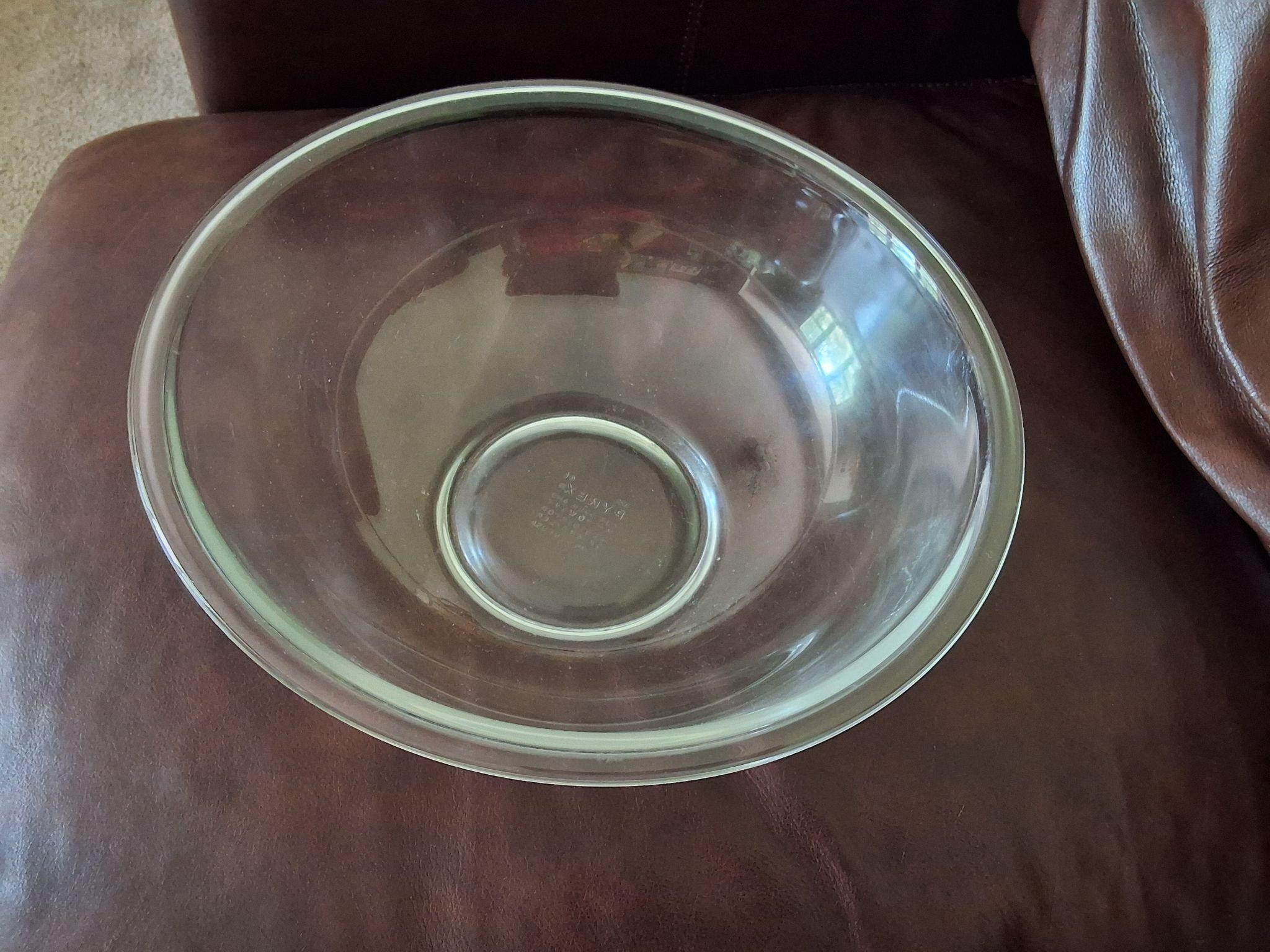 Large Pyrex mixing bowl