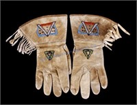 Sioux Tepee Beaded Gauntlet Gloves circa 1930's