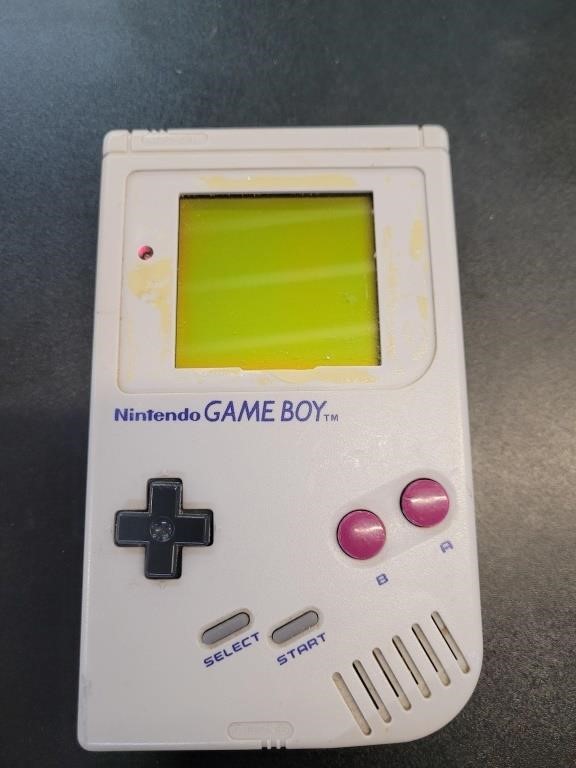 Nintendo Game Boy turns on makes noise no video