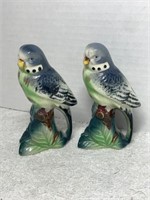 VINTAGE PAIR OF PARAKEETS SALT AND PEPPER SHAKERS
