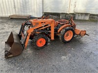Kubota B6000 Tractor with Loader
