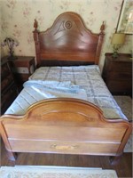 VICTORIAN BED COMPLETE - BRING HELP TO REMOVE