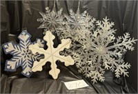 (8) Christmas decorative snowflakes