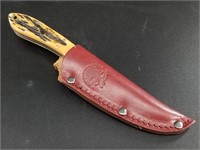 Short fixed bladed knife with leather sheath, 6 1/