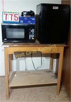 Break-room Lot-Barheight Table(wood), Mini-fridge